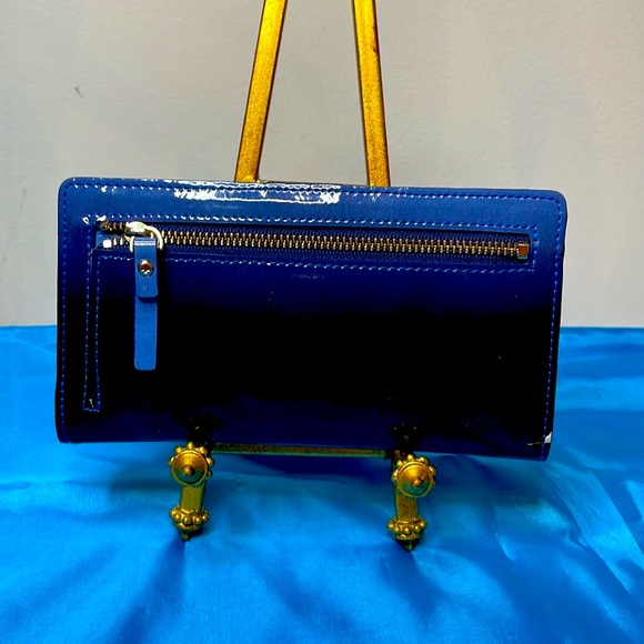 Kate Spade, full zip, hombre blue wallet, preowned in very good condition 8x4 - Picture 3 of 11